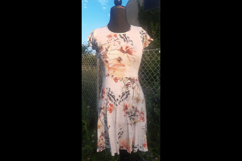 Jerseykleid, rückenfrei, Vorderansicht