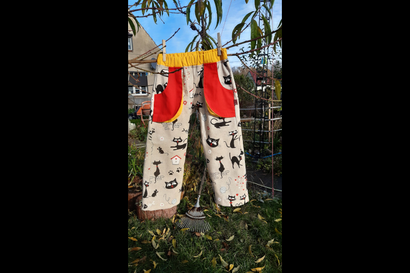 Kinderhose mit Beuteltaschen