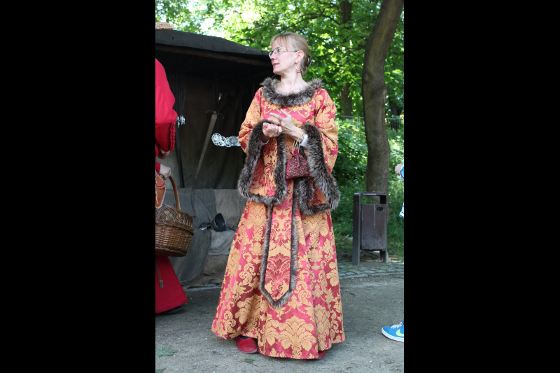 Kleid aus edlem Brokat